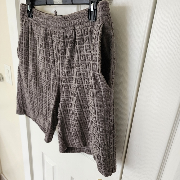 Givenchy 4G Terry T-Shirt & Short Set - Picture 8 of 12